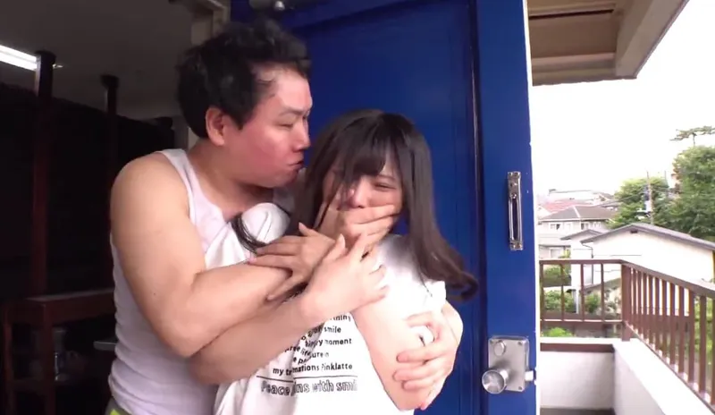 Tình đầu của tôi đã bị gã nhà bên quan hệ tơi tả