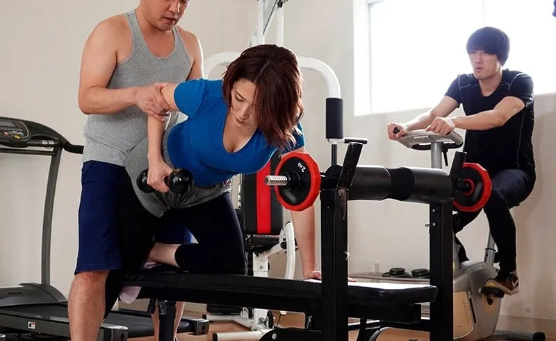 Chồng yêu phát hiện vợ yêu địt trộm với huấn luyện viên thể hình