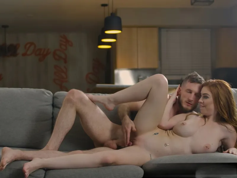 đang tăng ca mà tình nhân cứ dùng lỗ lồn dụ tôi doggy cùng em